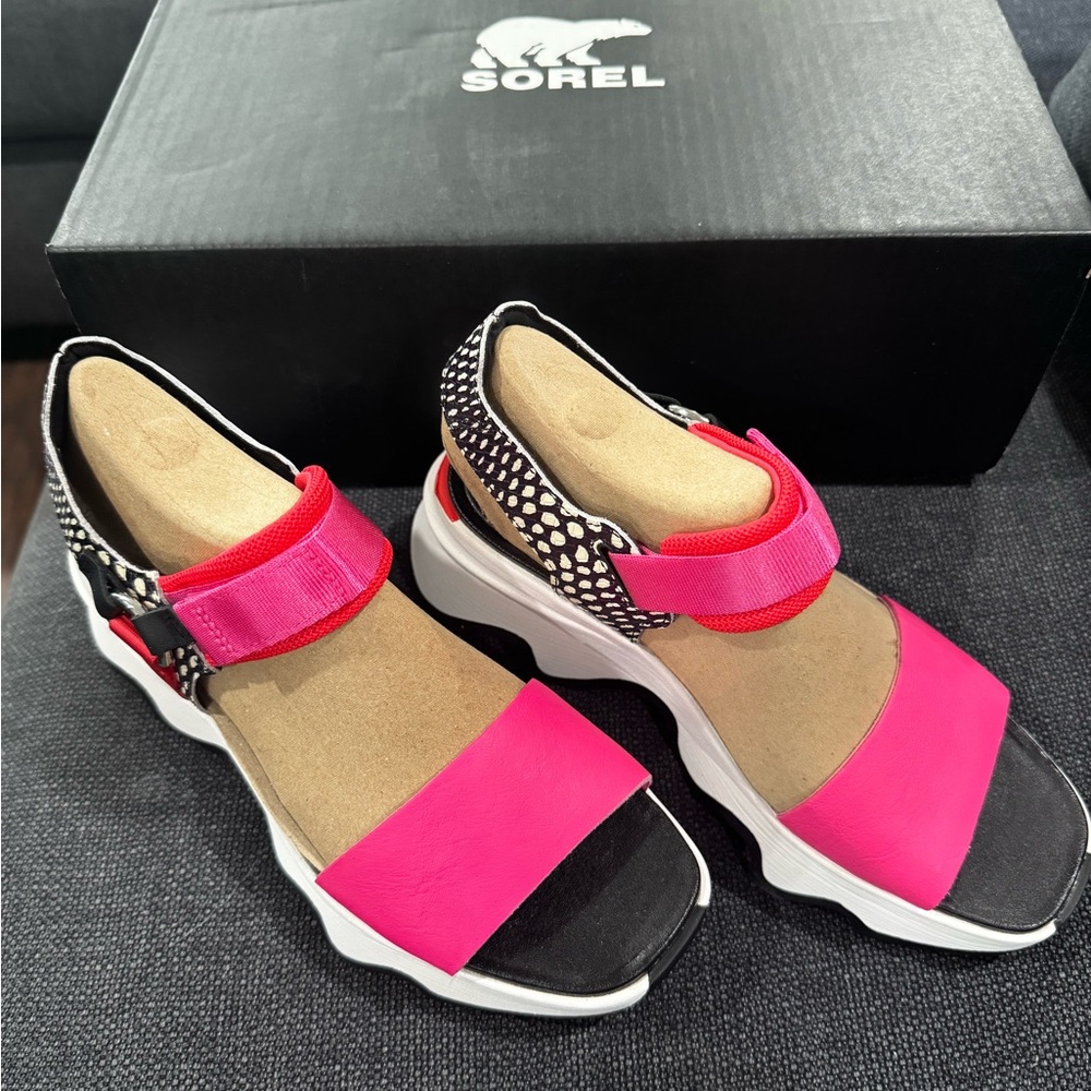 Sorel Women's Pink and Black Sandals